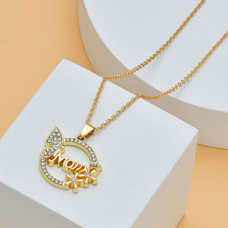 Diamond Love: Heart-Shaped Mom Necklace – A Sparkling Mother’s Day Treasure
