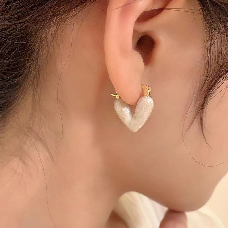 Minimalist Love Heart Earrings – Everyday Style for Women