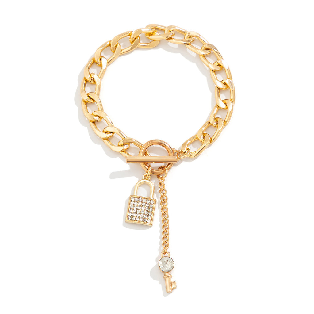 Locked in Style: Chunky Chain Necklace with Shiny Lock & Key Charm