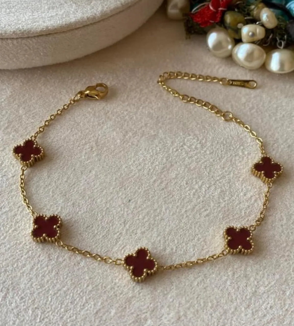 Burgundy Clover Charm – Stone Patterned Ceramic Bracelet