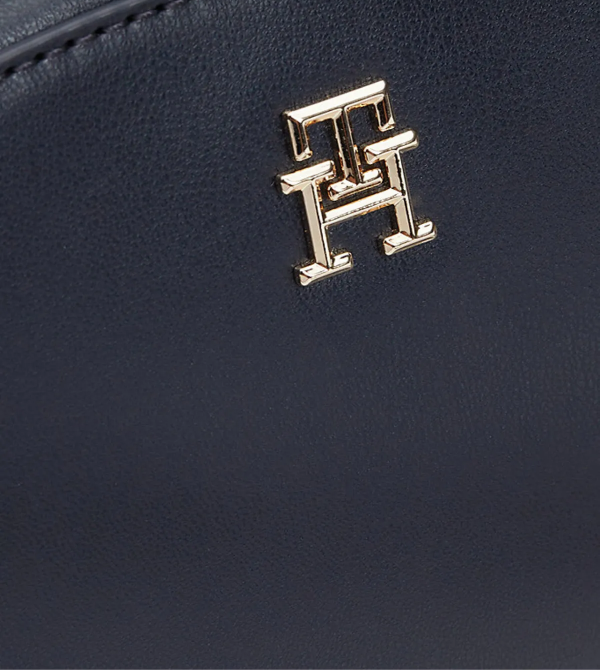 Tommy Hilfiger Fresh Camera Bag – Modern Minimal Style