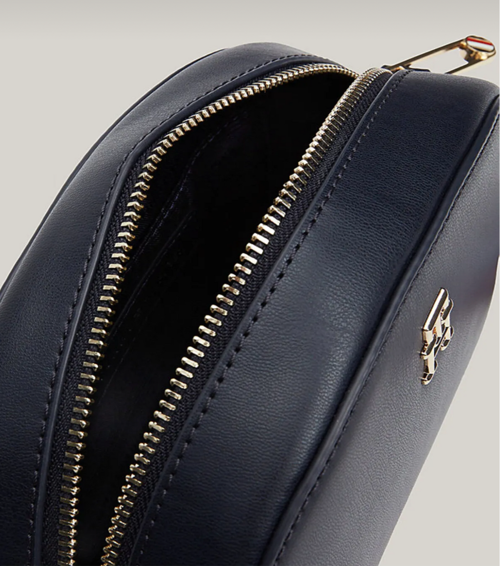 Tommy Hilfiger Fresh Camera Bag – Modern Minimal Style