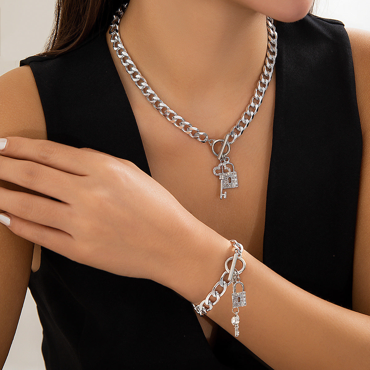 Locked in Style: Chunky Chain Necklace with Shiny Lock & Key Charm