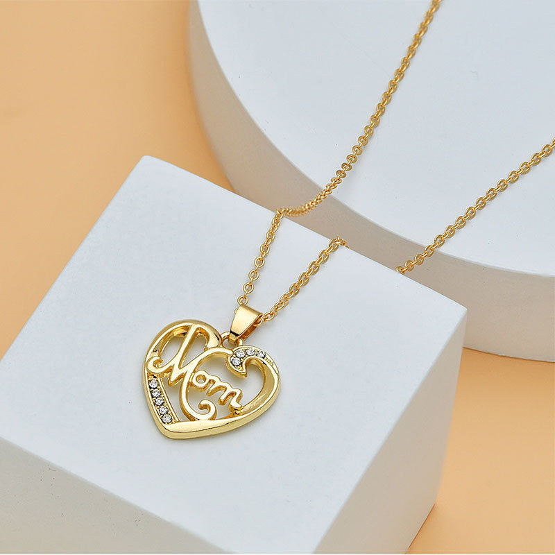 Diamond Love: Heart-Shaped Mom Necklace – A Sparkling Mother’s Day Treasure